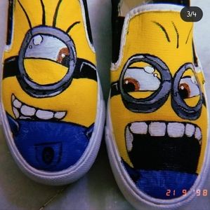 Custom minions shoes